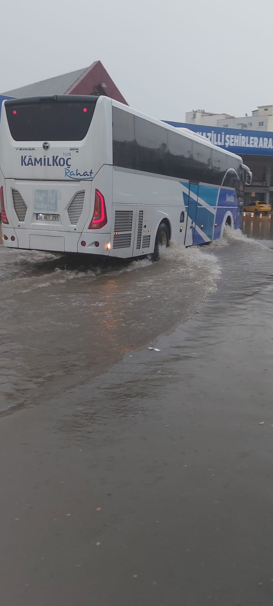 NAZİLLİ'DE SEL TAŞKINLARI HAYATI FELÇ ETTİ