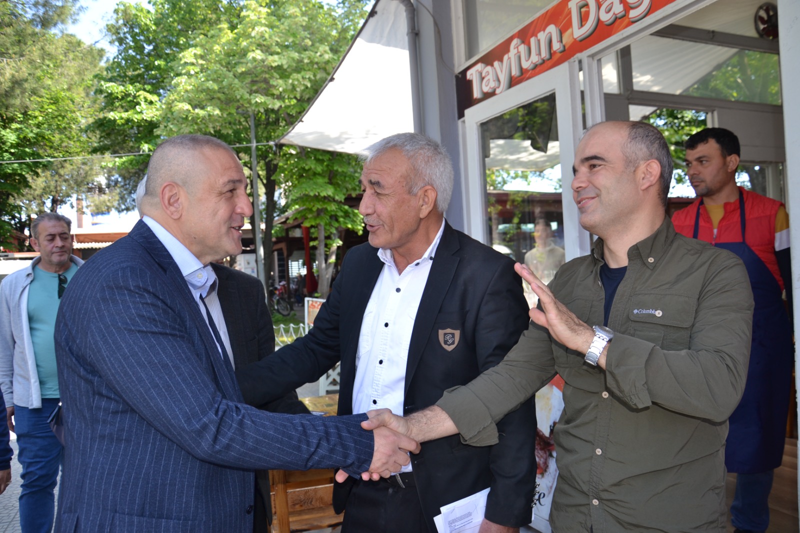 VATANDAŞLARDAN ABAK’A SEVGİ SELİ