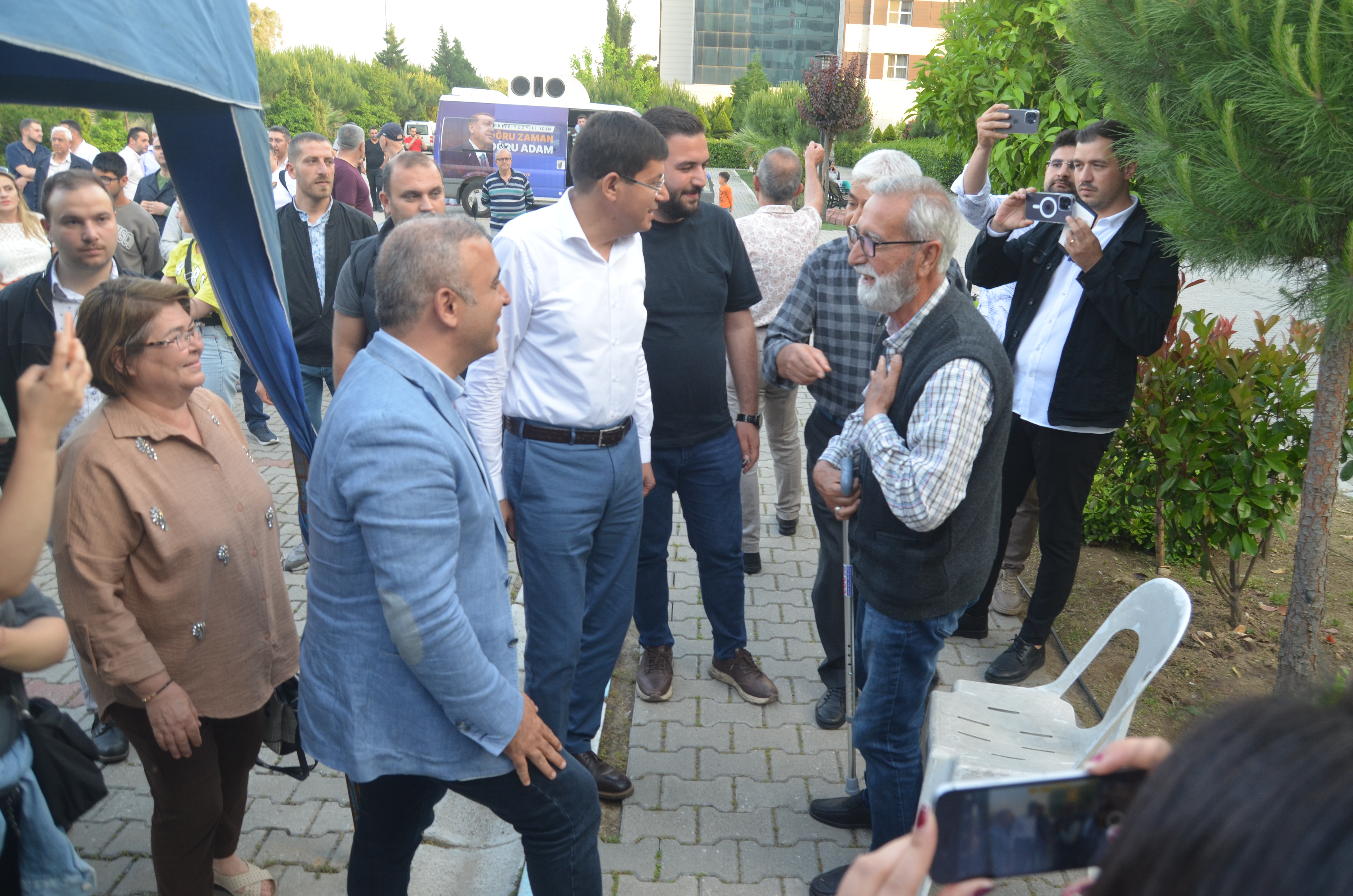 AK Parti Seçim startını KYK'da verdi