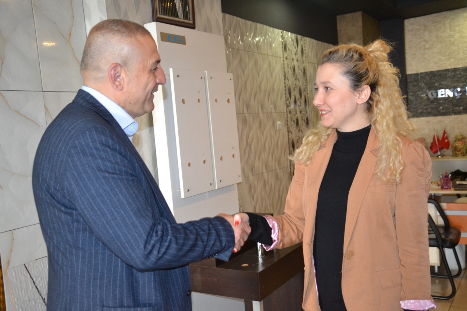 VATANDAŞLARDAN ABAK’A SEVGİ SELİ