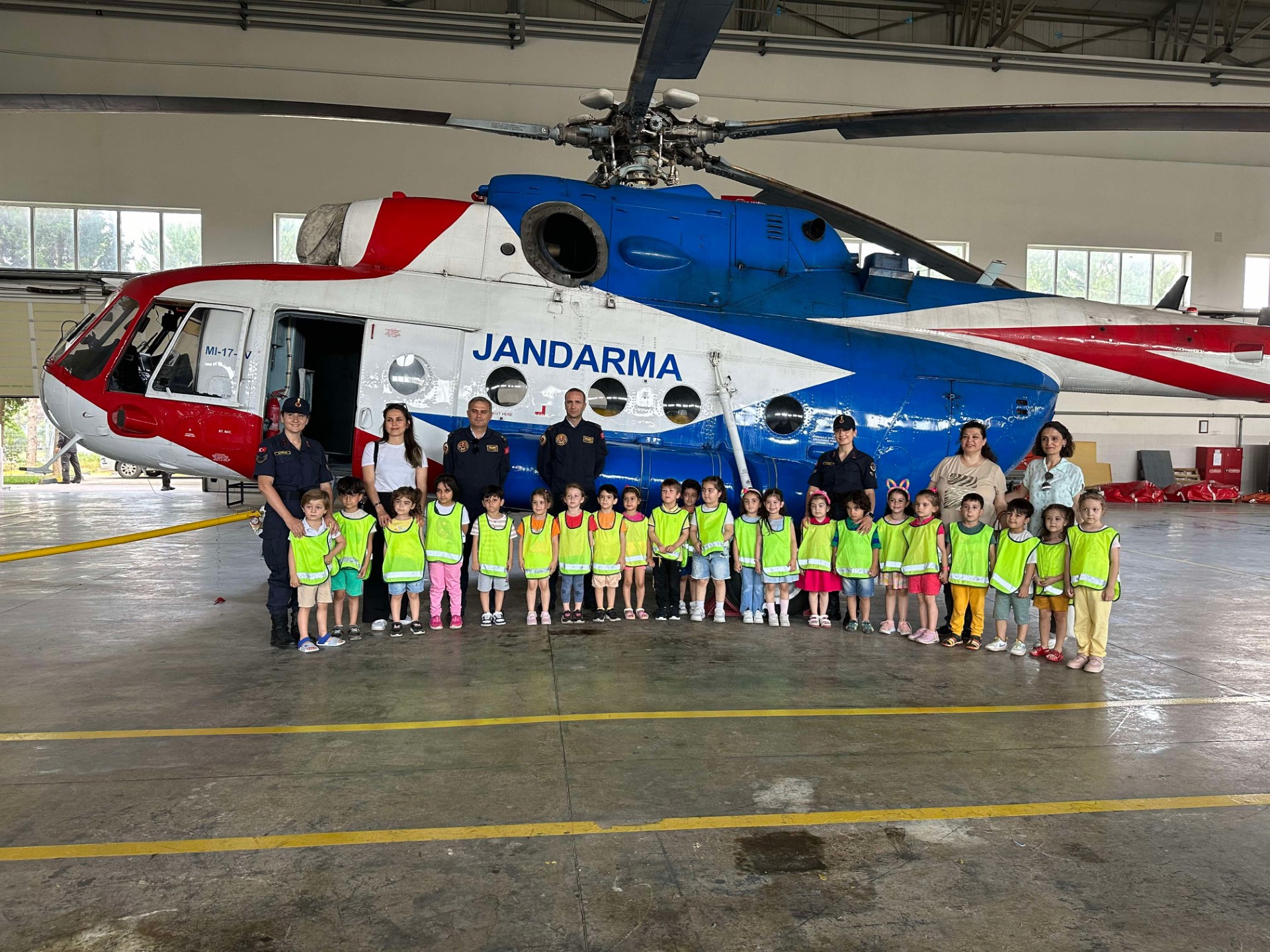 Geleceğin Pilotları Jandarma’da ağırlandı
