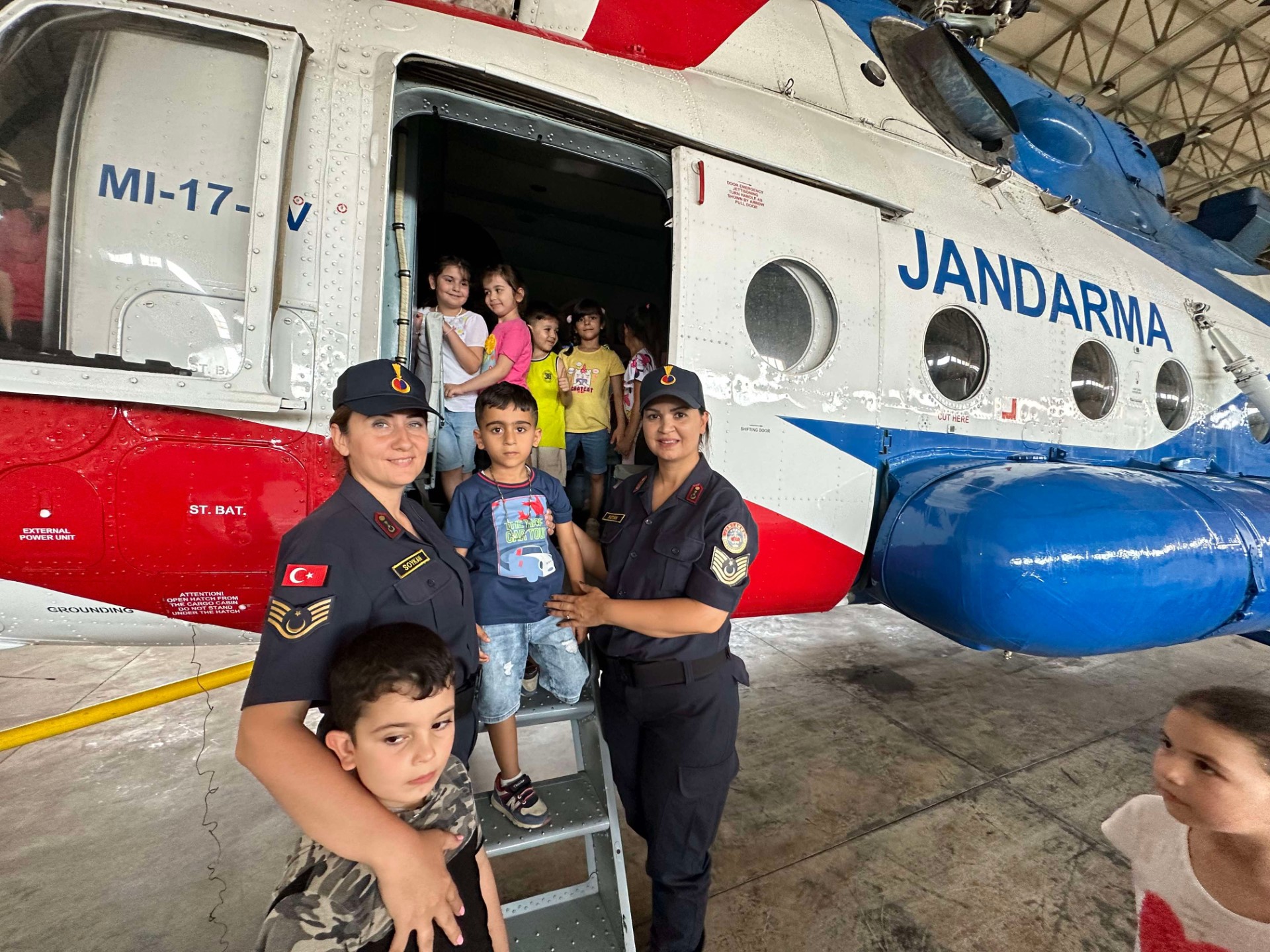 Geleceğin Pilotları Jandarma’da ağırlandı