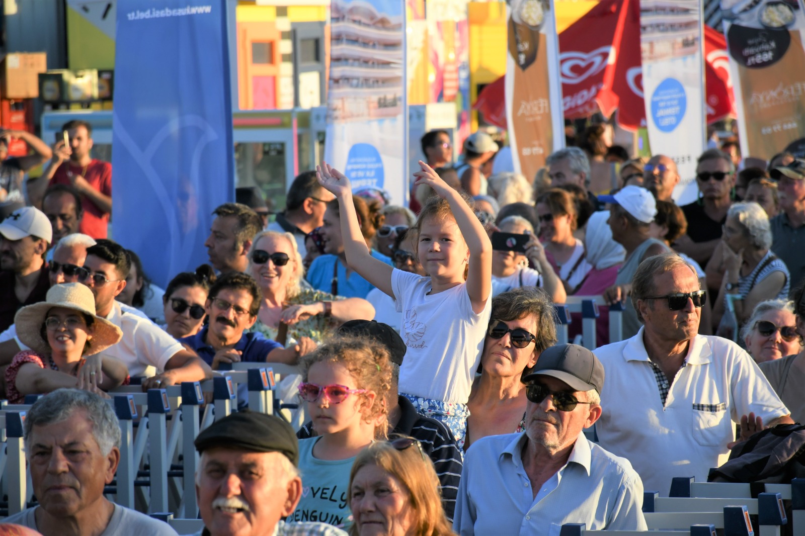 SOKAK FESTİVALİNİN DEV KAZANI BU KEZ DAYANIŞMA İÇİN KAYNADI