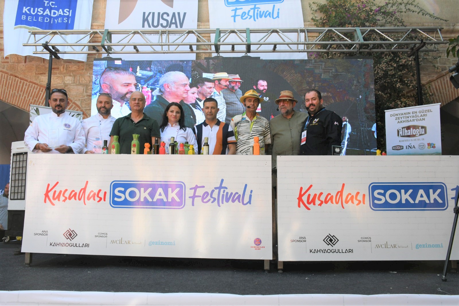KUŞADASI SOKAK FESTİVALİNİN İKİNCİ GÜNÜ ZEYTİNYAĞI TADIM ATÖLYESİ İLE BAŞLADI