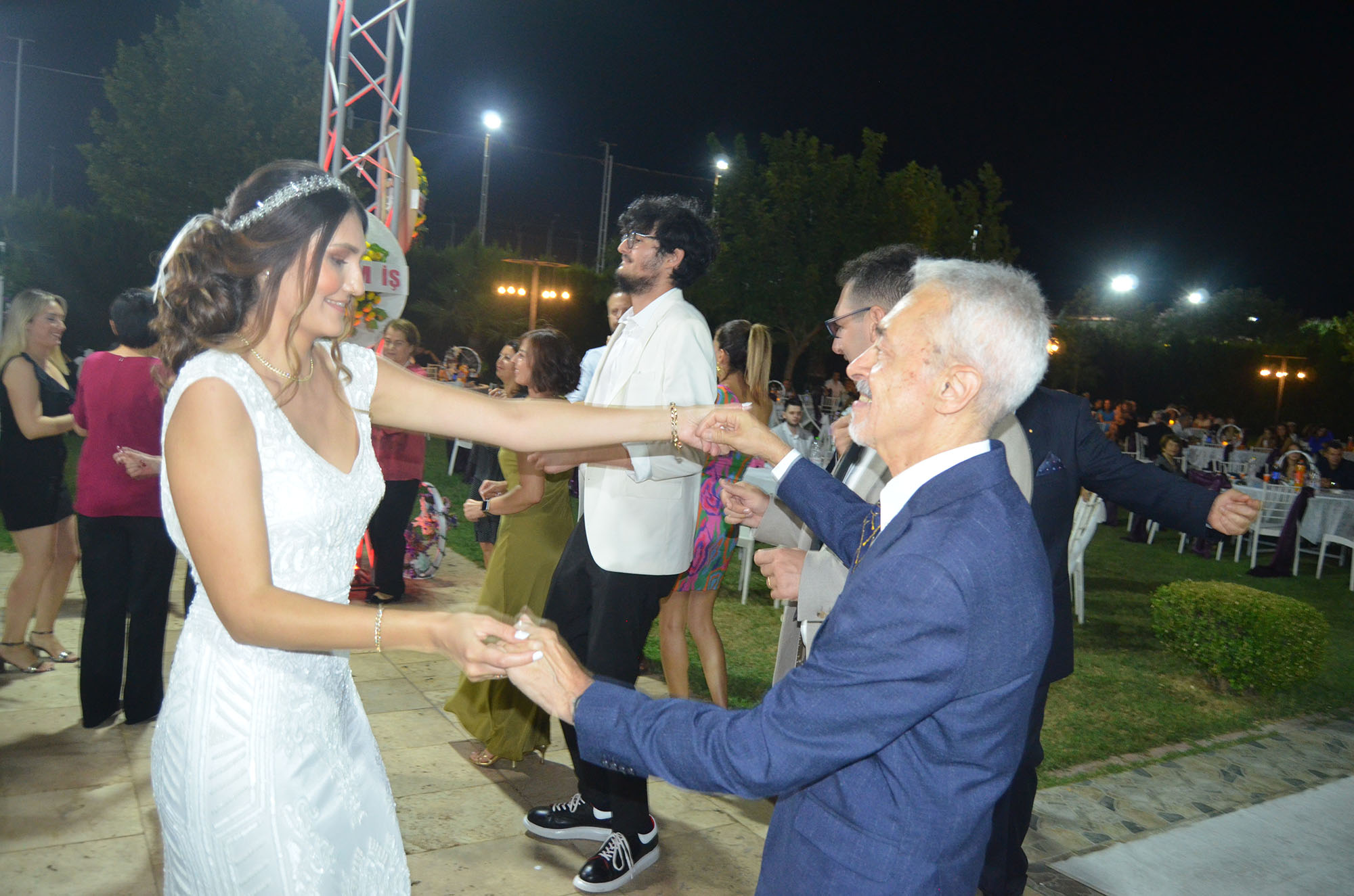 Öykü ve Michele Rüya gibi bir düğün ile evlendi
