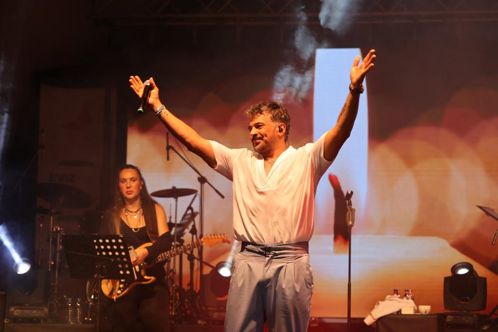 ALTIN GÜVERCİN FİNALİSTLERİ HEYECANINI EMRE ALTUĞ İLE AŞTI