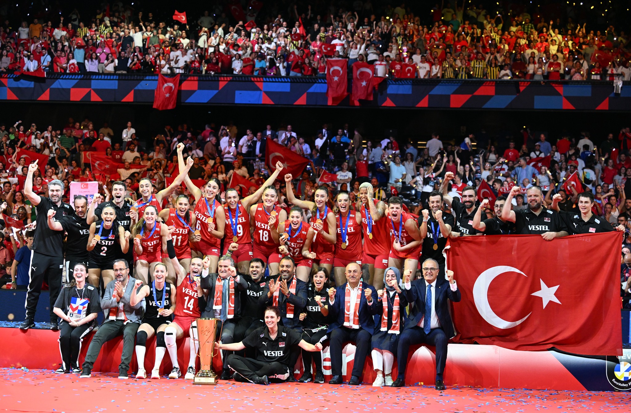"Şampiyonluk Coşkusu Meydanlara Sığmadı"
