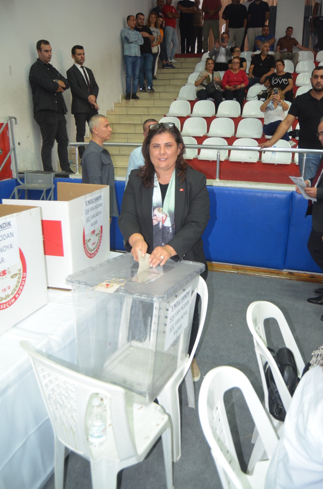 CHP’de Hikmet saatçi güven tazeledi.