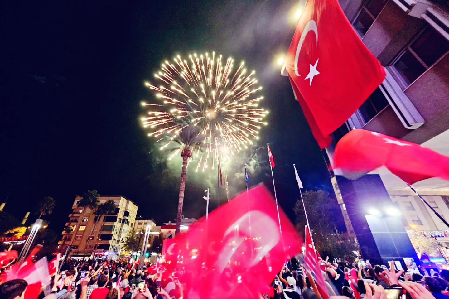 Nazilli Cumhuriyet Coşkusunu Fener Alayı ile taçlandırdı