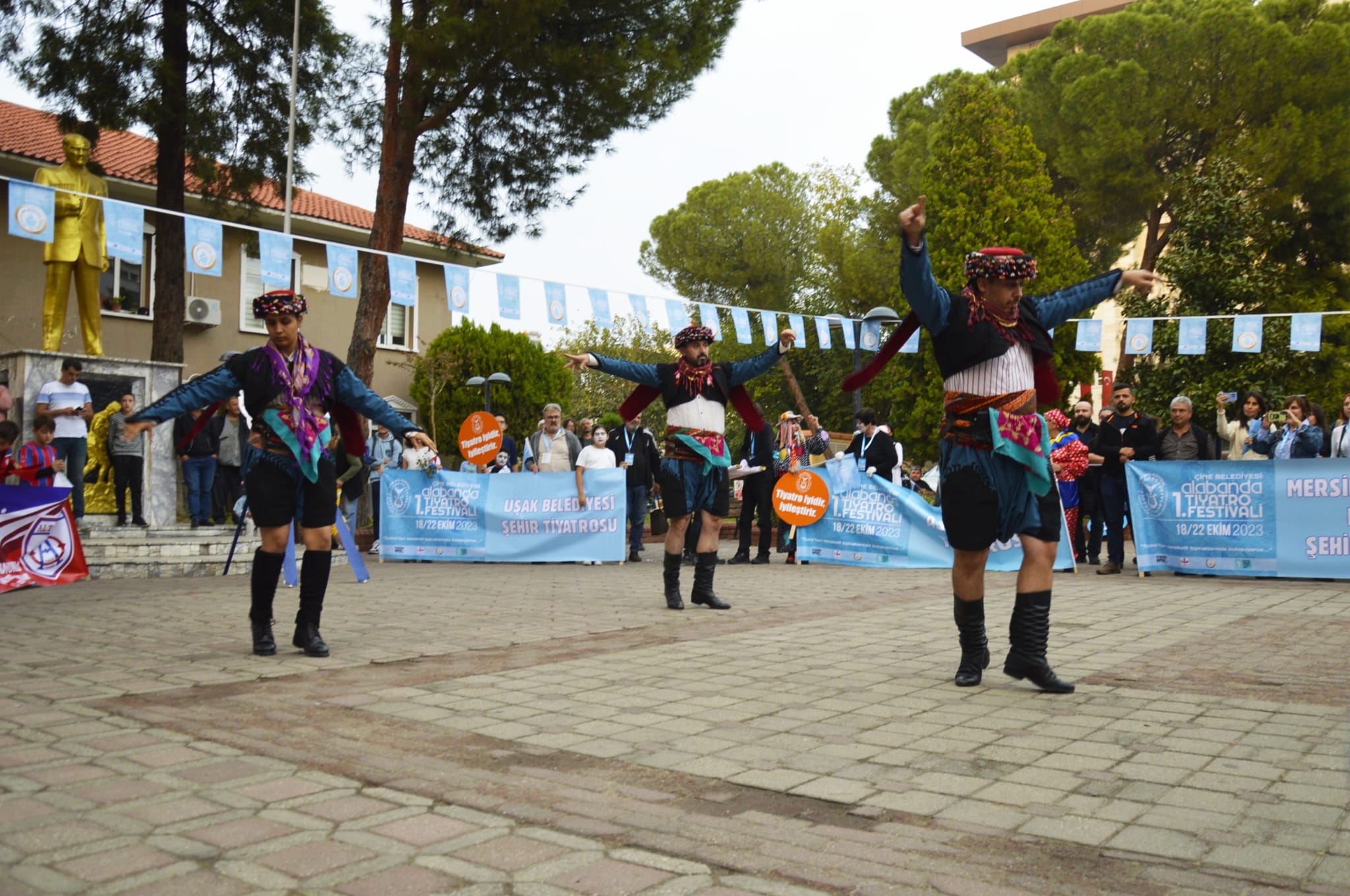 ÇİNE BELEDİYESİ 1. ALABANDA TİYATRO FESTİVALİ BAŞLADI