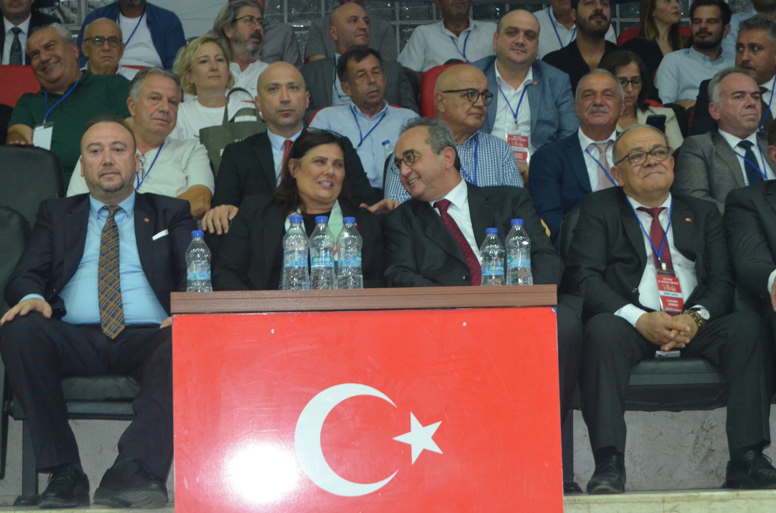 CHP’de Hikmet saatçi güven tazeledi.