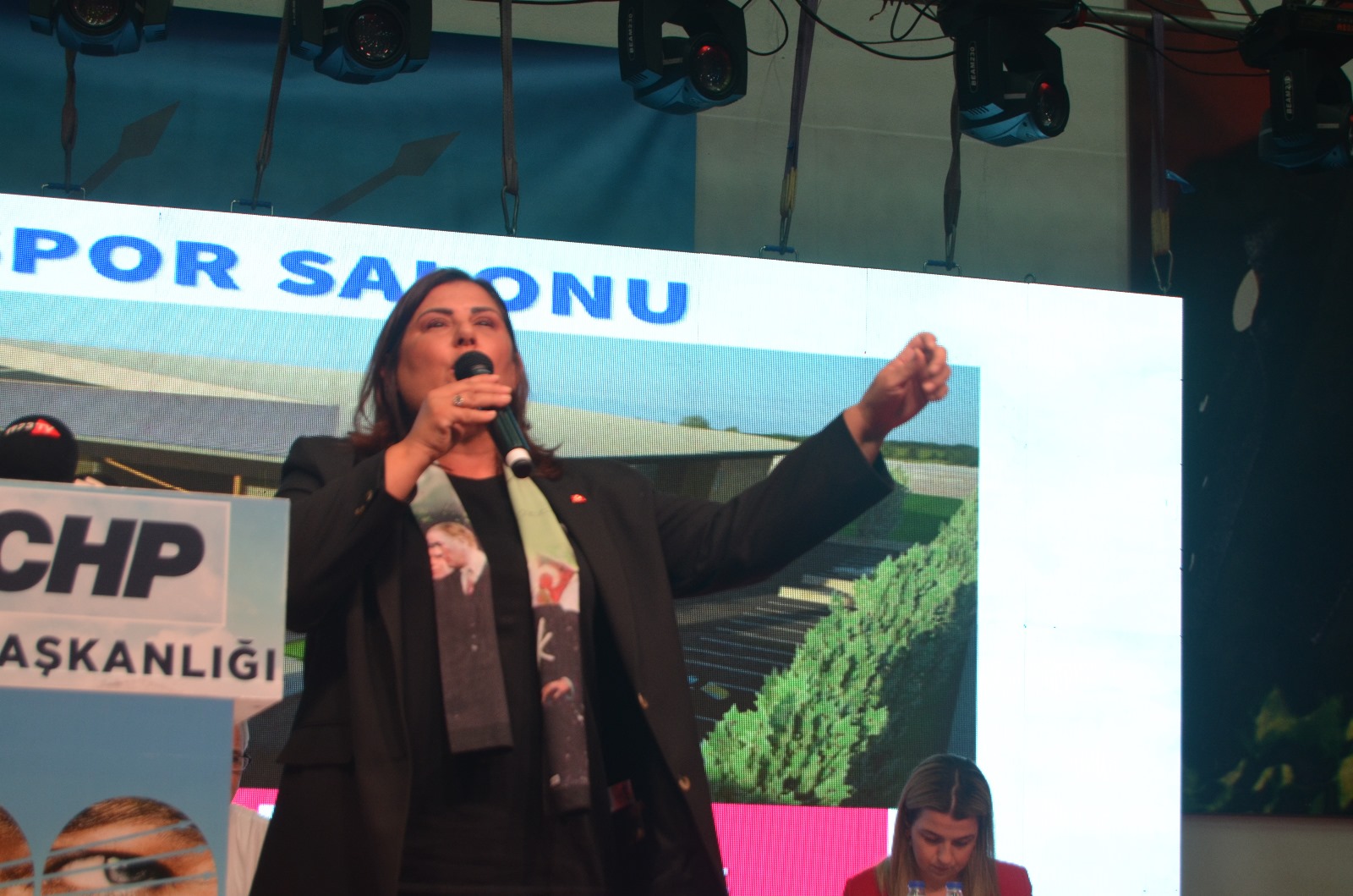 CHP’de Hikmet saatçi güven tazeledi.