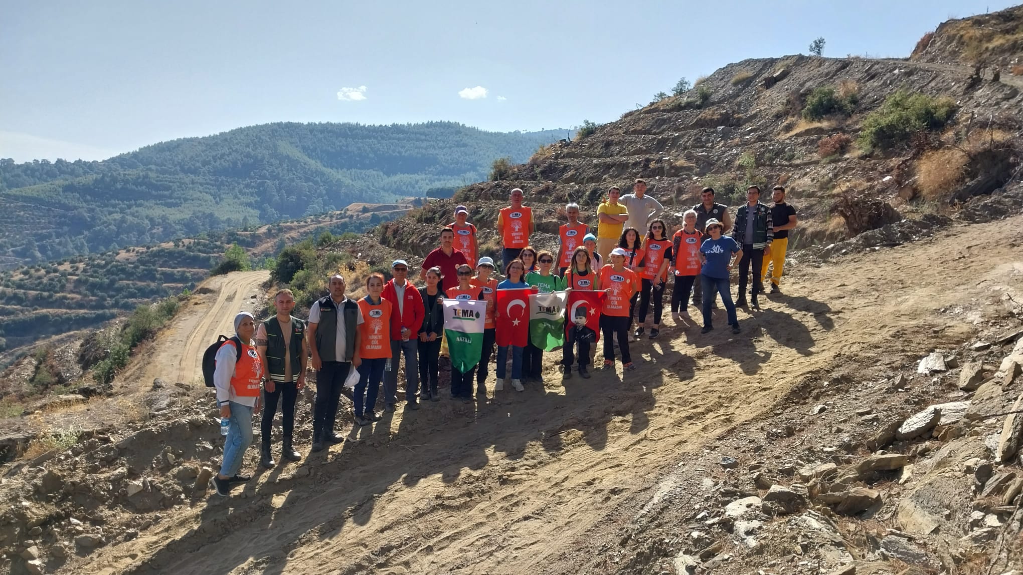 “Cumhuriyetimizin 100. Yılı Anısına Karıncalı Dağına 100 fidan dikildi.”