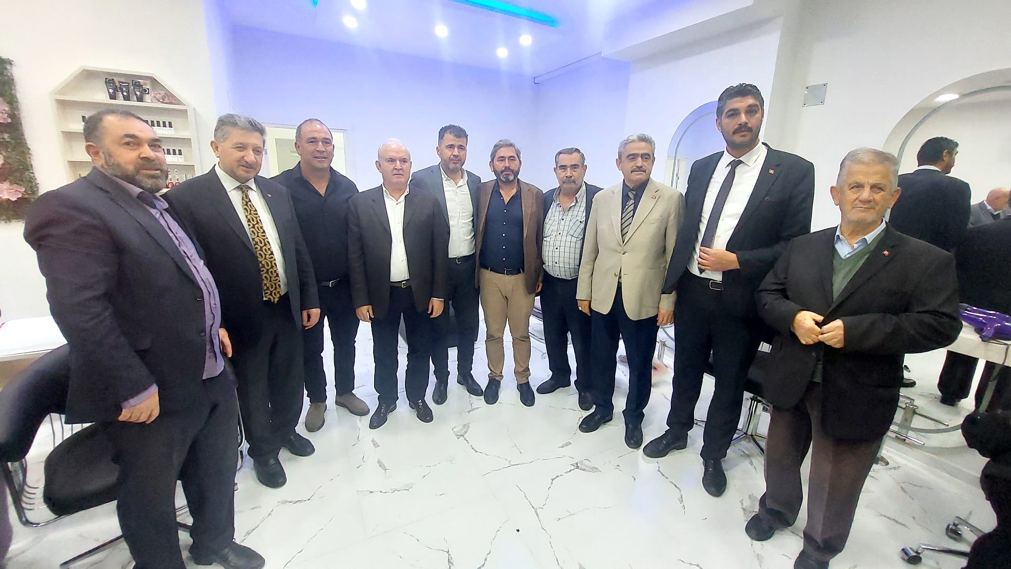 CNM Saç ve Güzellik salonu hizmete girdi.