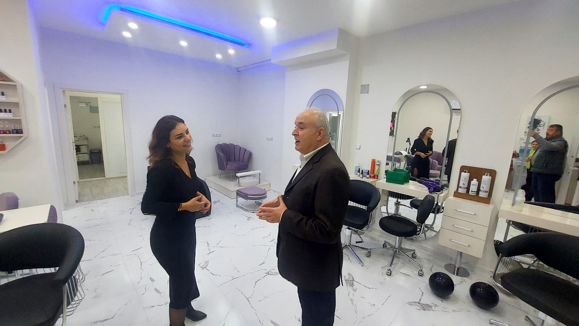 CNM Saç ve Güzellik salonu hizmete girdi.