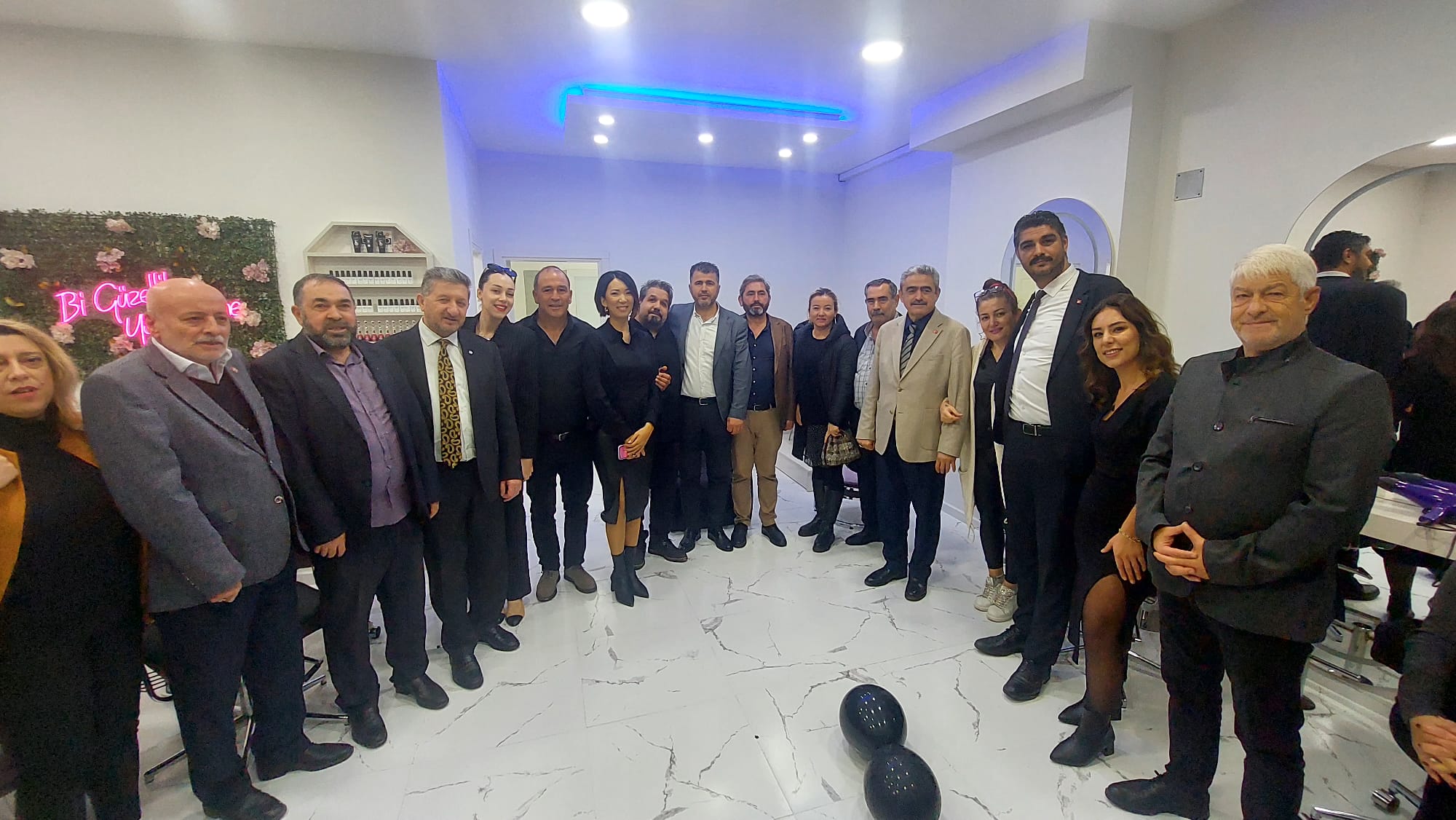 CNM Saç ve Güzellik salonu hizmete girdi.