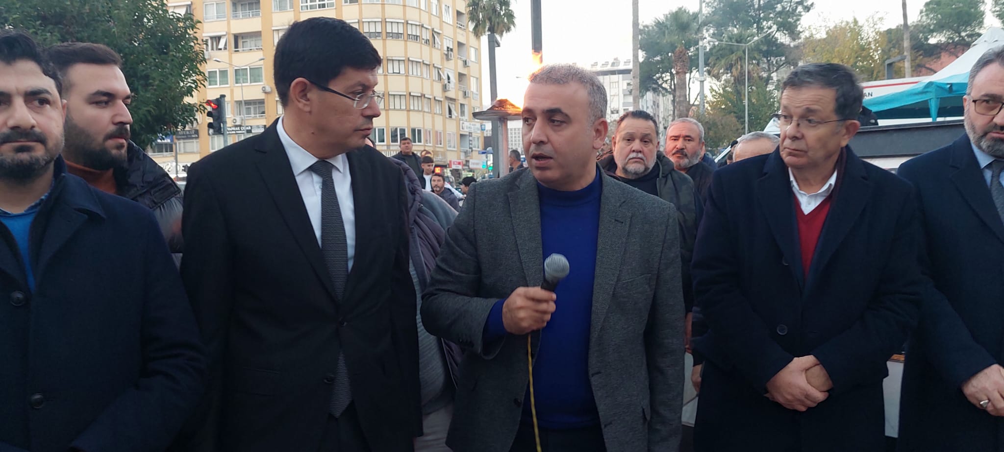 AK Parti şehitler için basın açıklamasında bulundu
