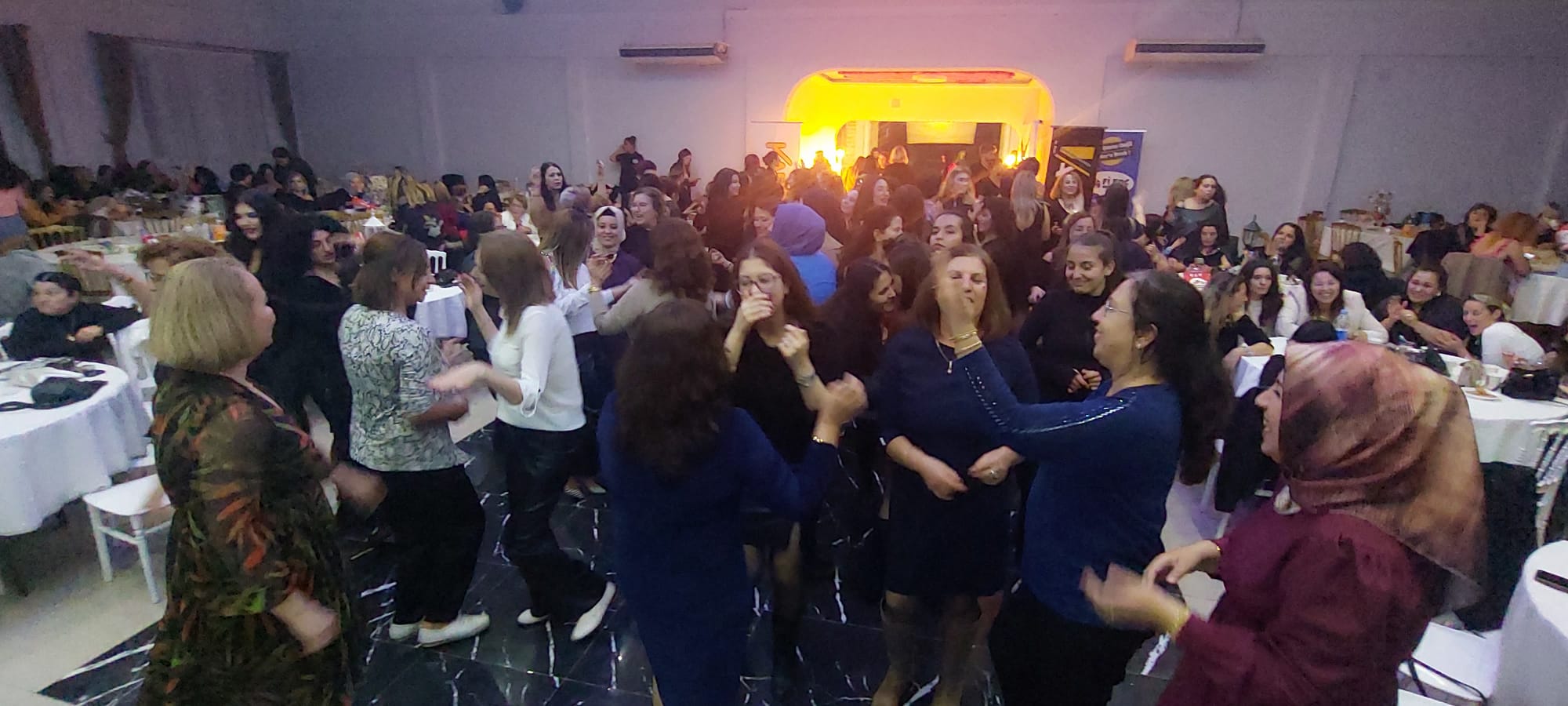 Kadınlar ŞAHSENEM'li matine'de vur patlasın çal oynasın