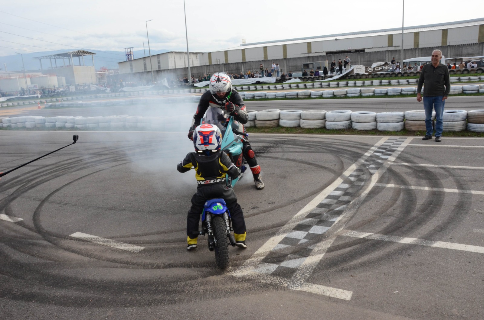NAZİLLİ GO - KART PİSTİNDE TEKER YAKTILAR