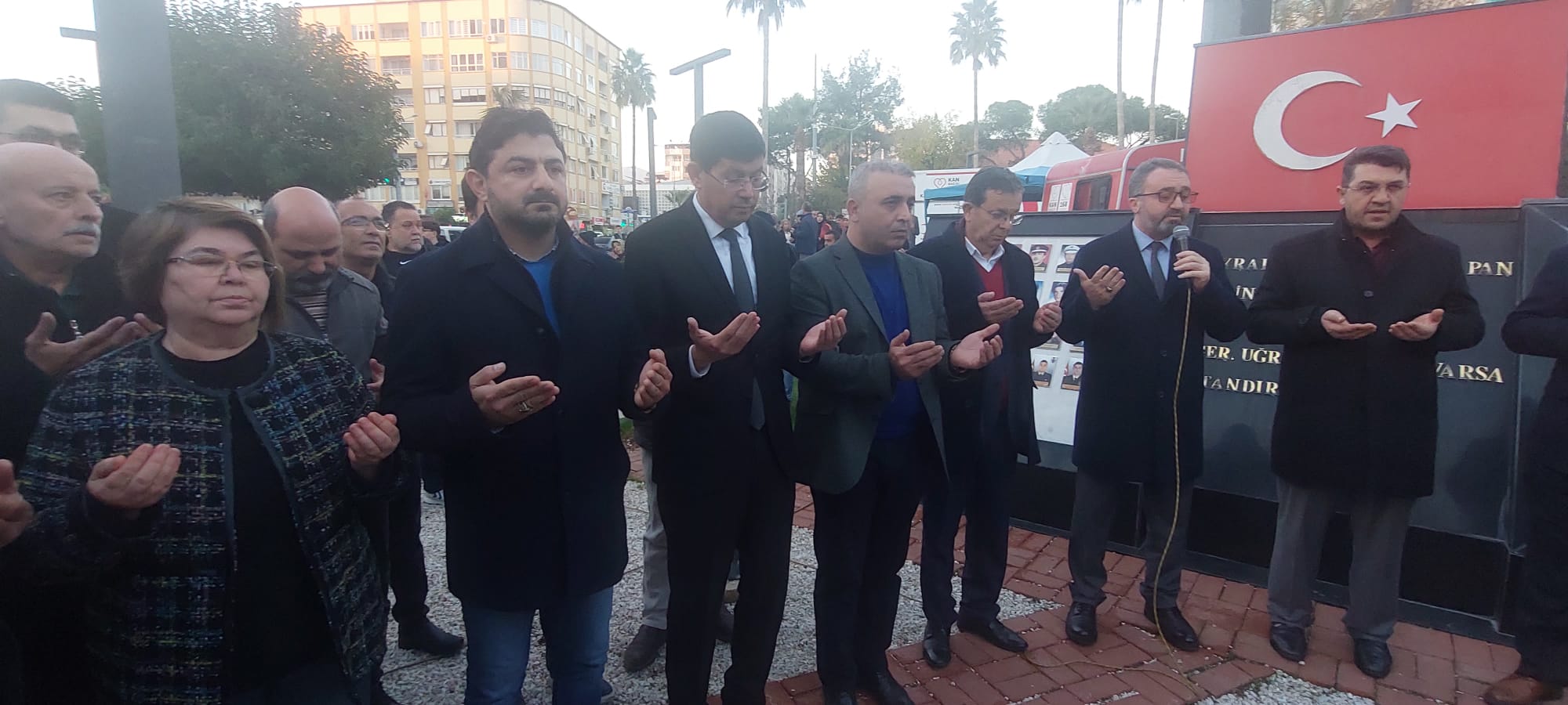 AK Parti şehitler için basın açıklamasında bulundu
