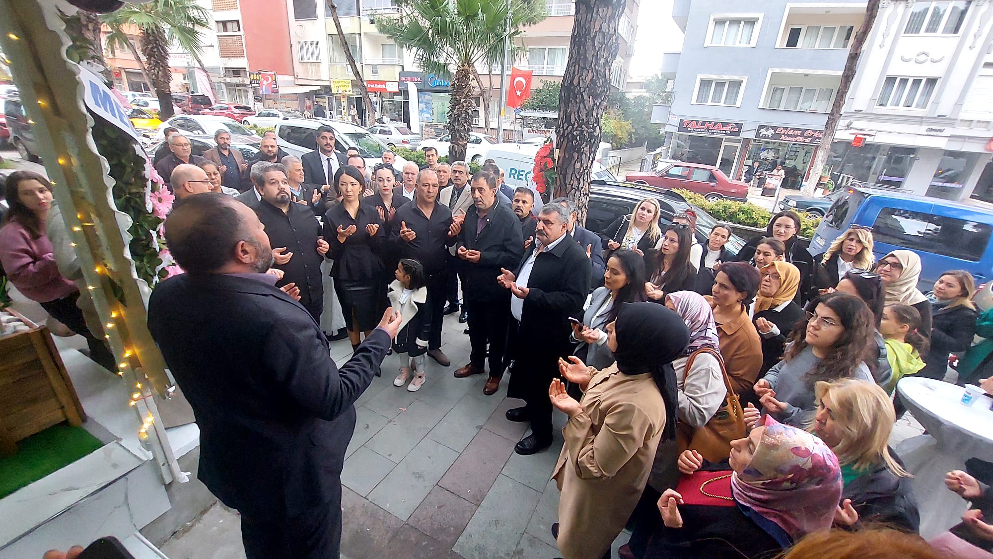 CNM Saç ve Güzellik salonu hizmete girdi.