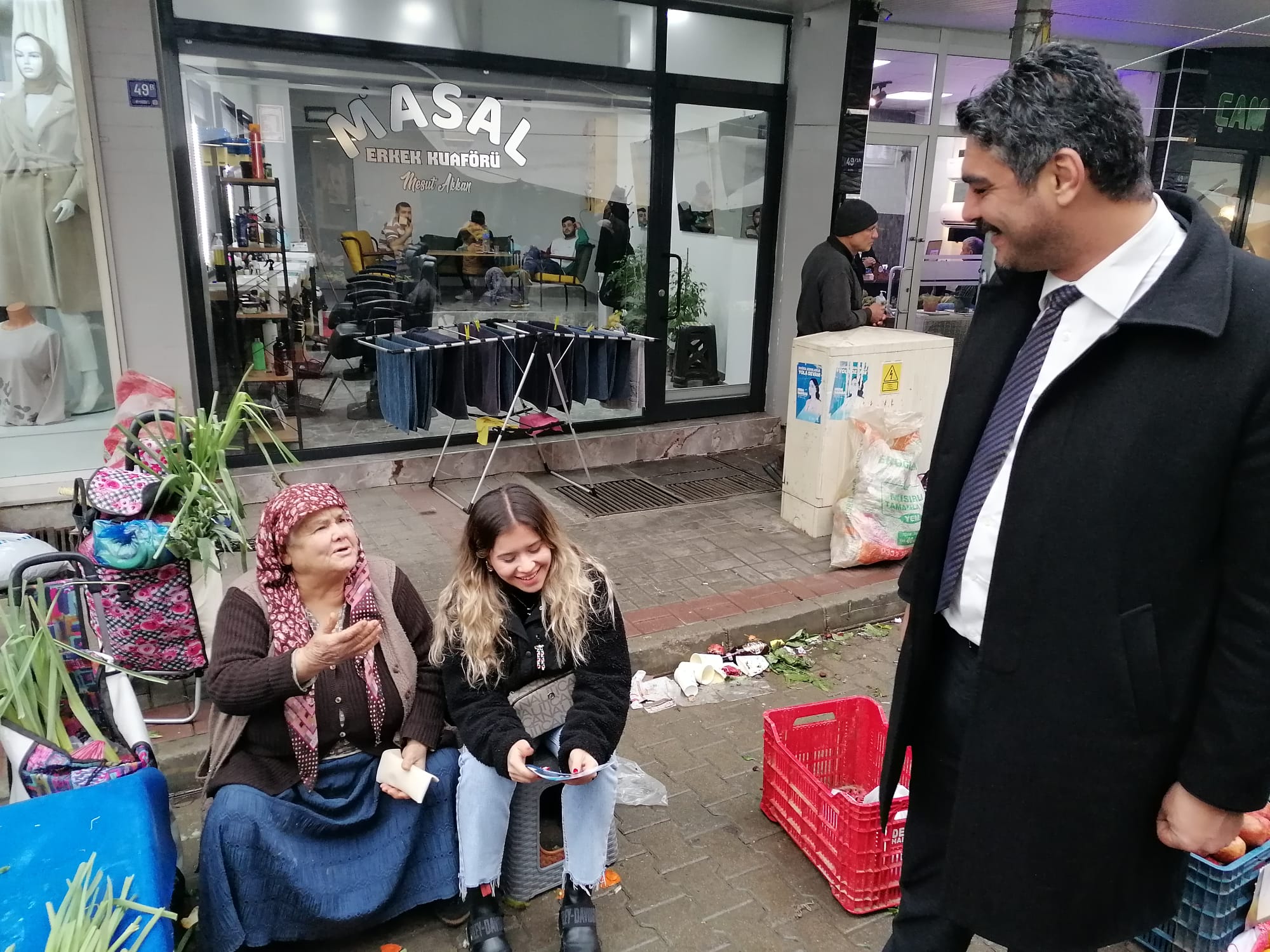 Ali Çetinkaya’ya Perşembe Pazarı’nda büyük ilgi