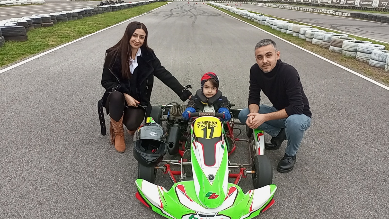BABA OĞUL PİSTLERİN TOZUNU ATTIRIYOR