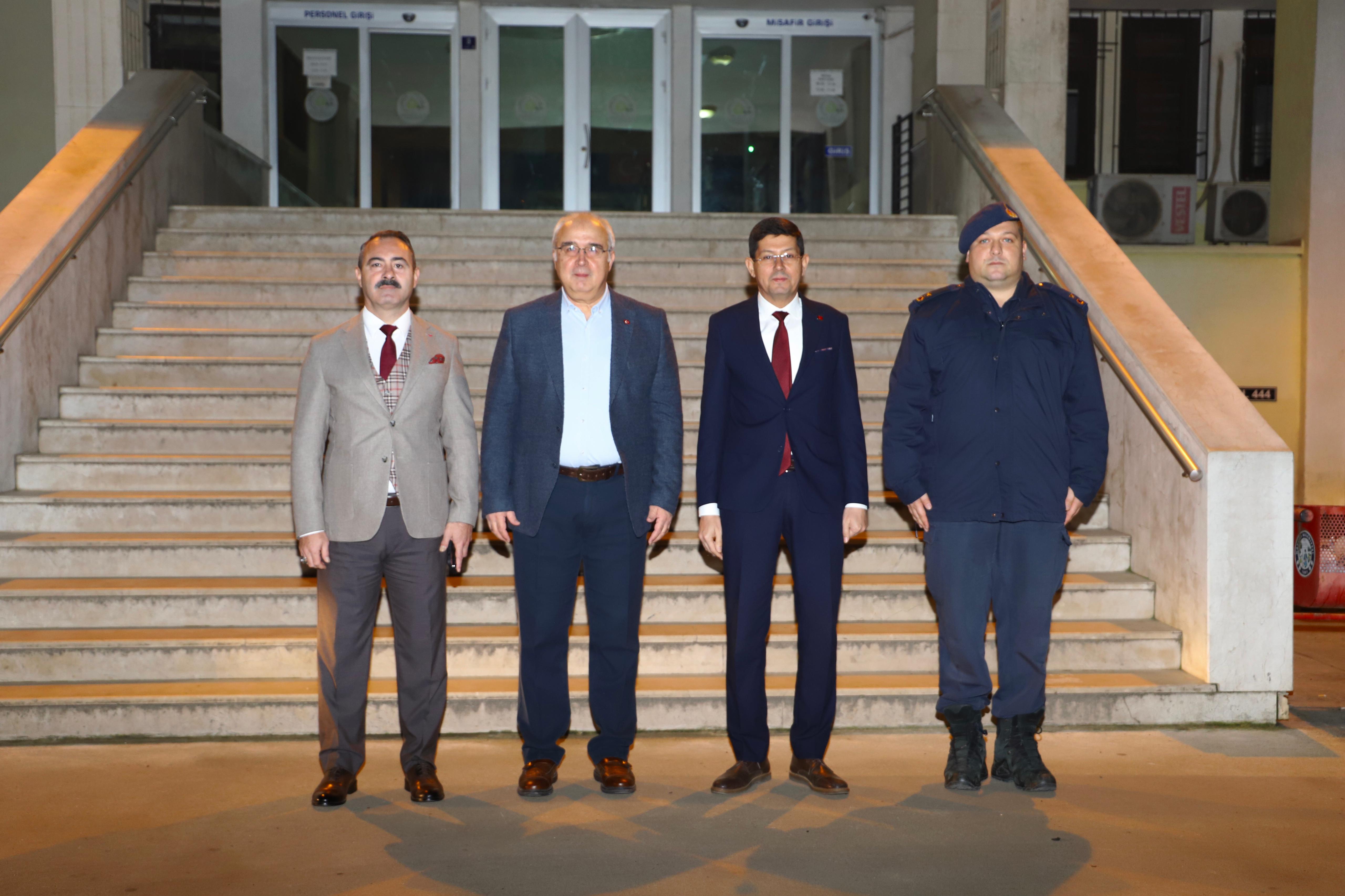 Onları yalnız bırakmadılar
