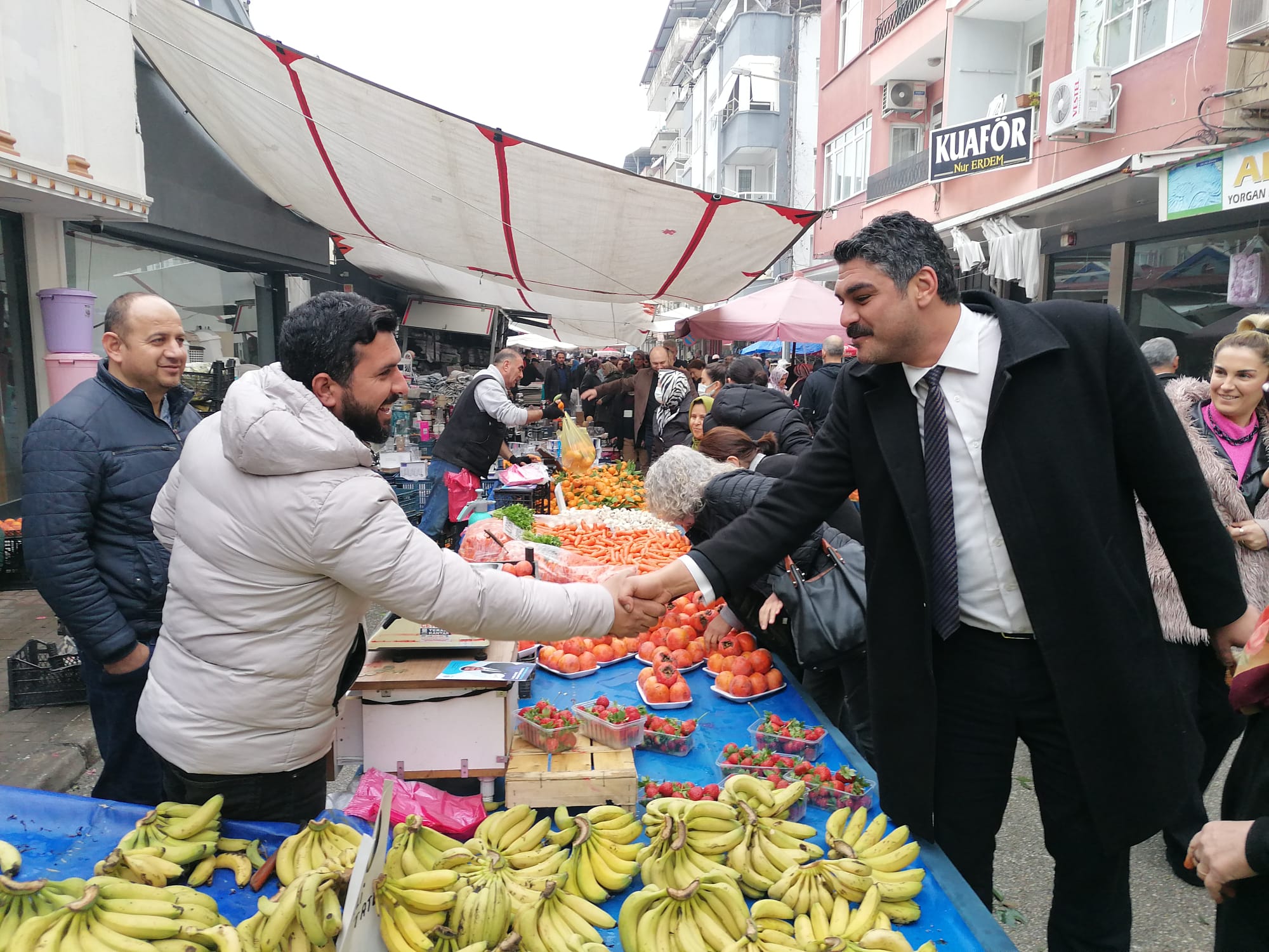Ali Çetinkaya’ya Perşembe Pazarı’nda büyük ilgi
