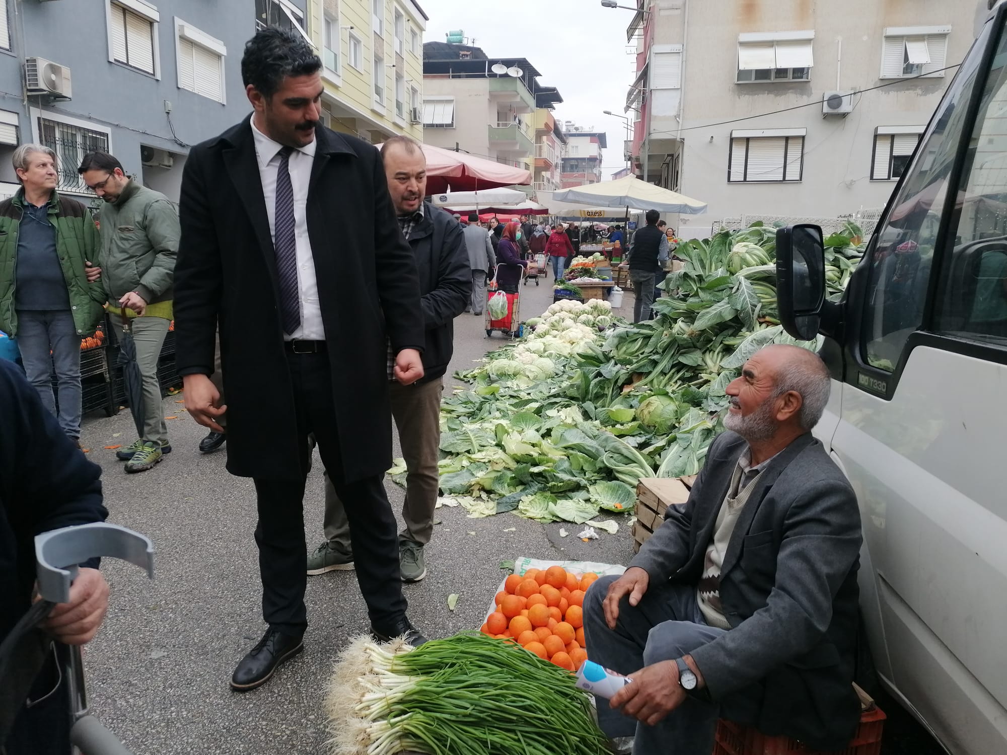 Ali Çetinkaya’ya Perşembe Pazarı’nda büyük ilgi