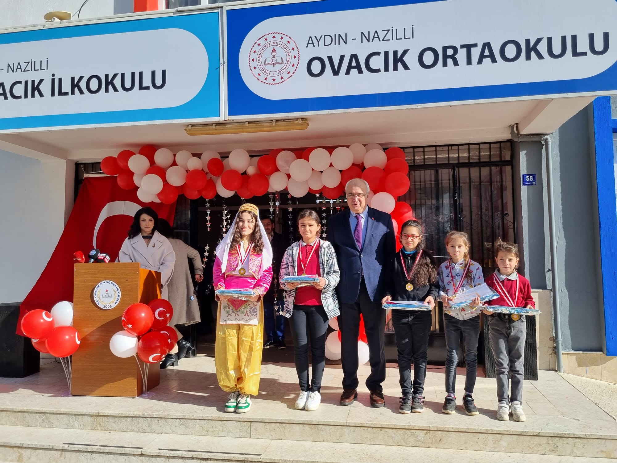 Çocuklar karnelerini aldılar