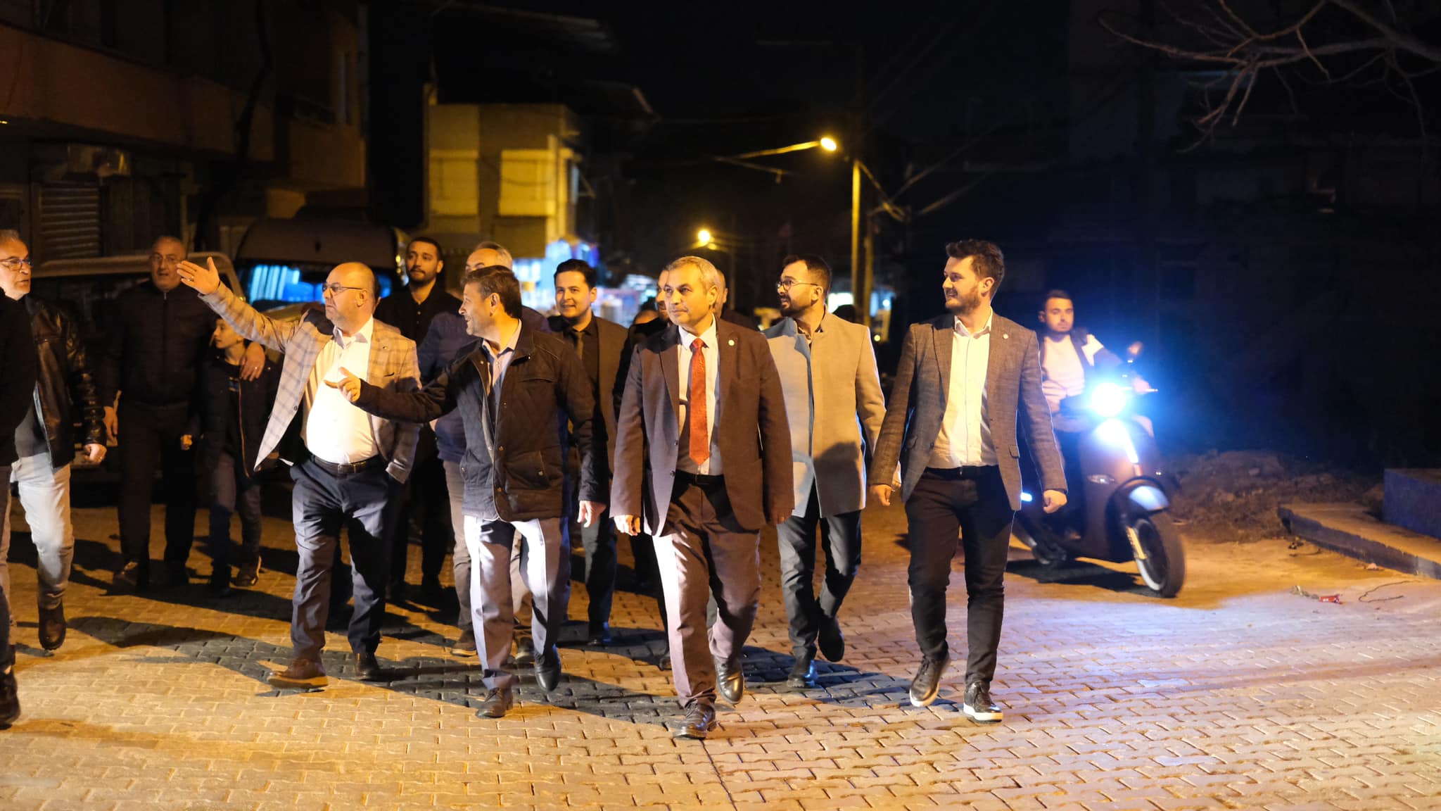 İYİ Partili Cüneyt Korkmaz Gittiği her yerde sevgi ile karşılanıyor