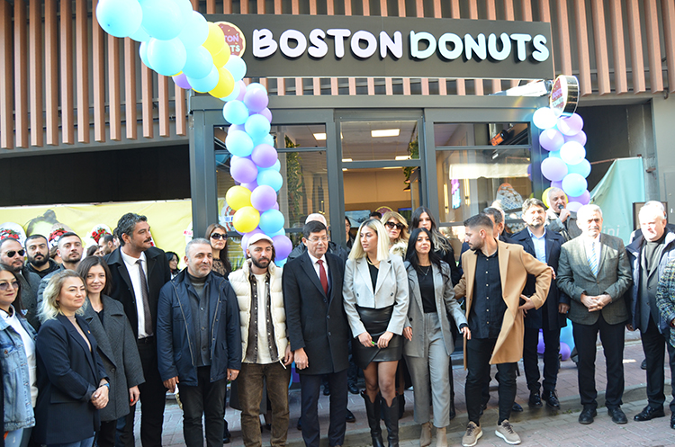 Boston Donuts Hizmete girdi.