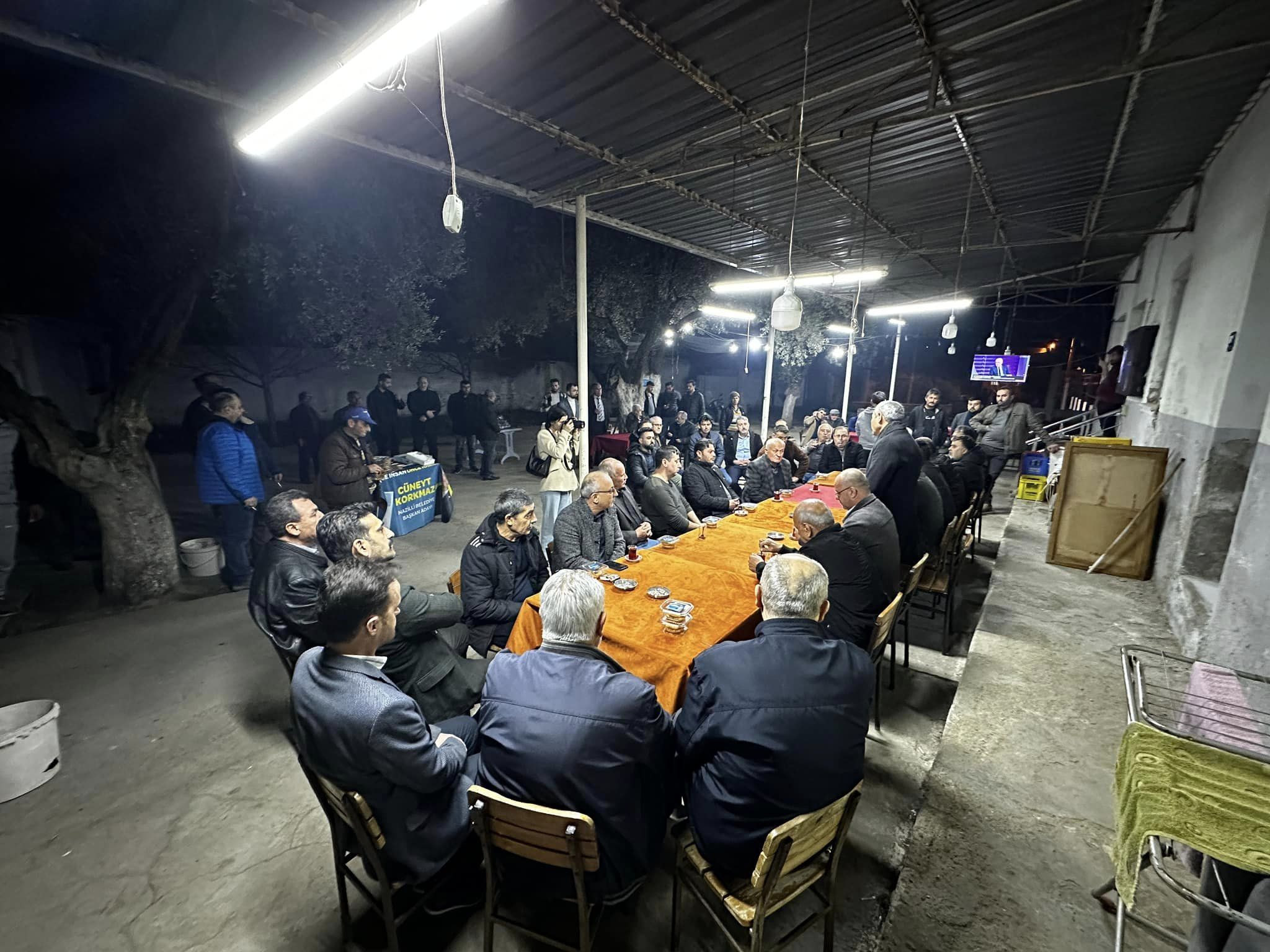 İYİ Partili Cüneyt Korkmaz Gittiği her yerde sevgi ile karşılanıyor
