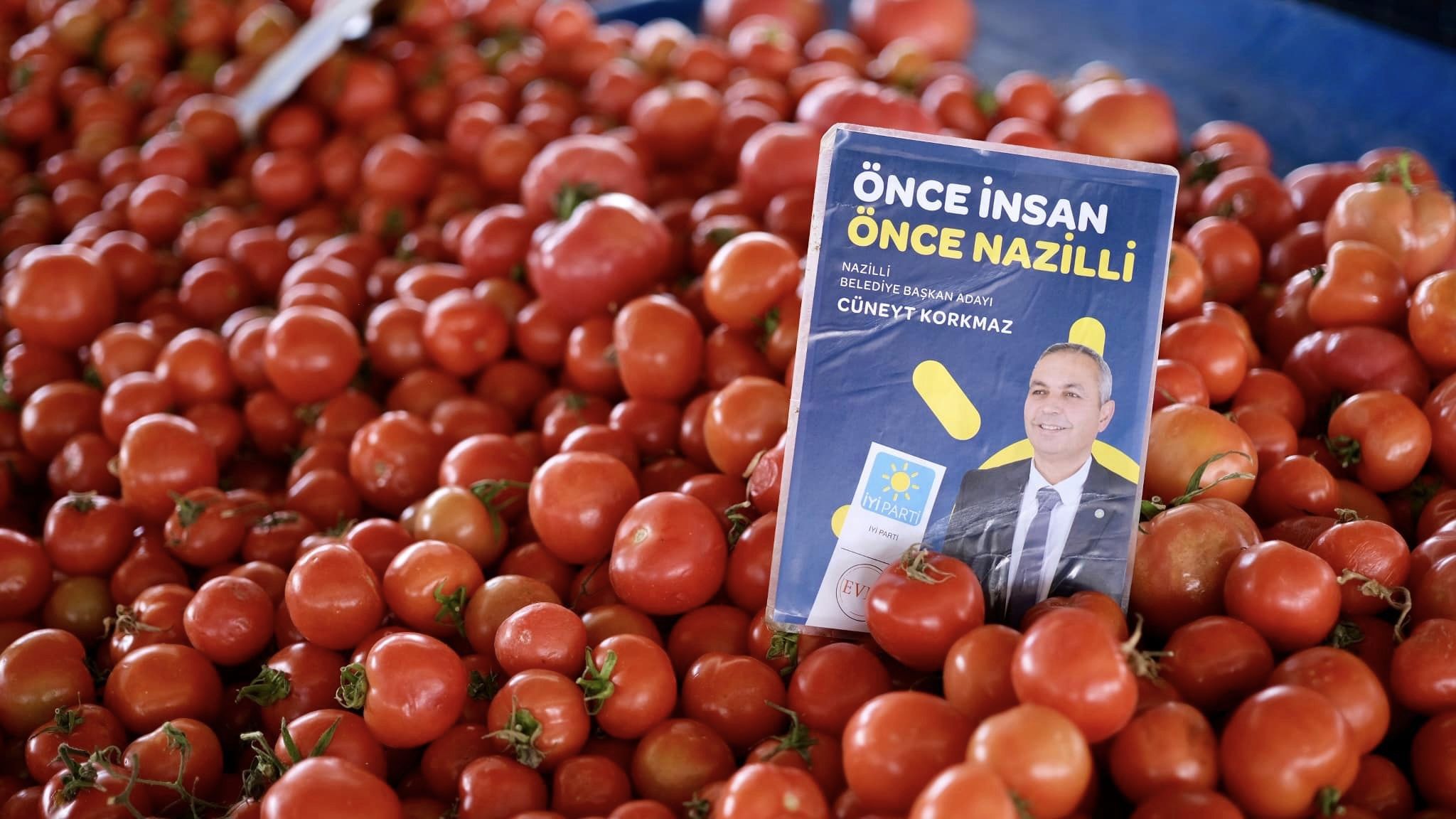 İYİ Partili Cüneyt Korkmaz Gittiği her yerde sevgi ile karşılanıyor