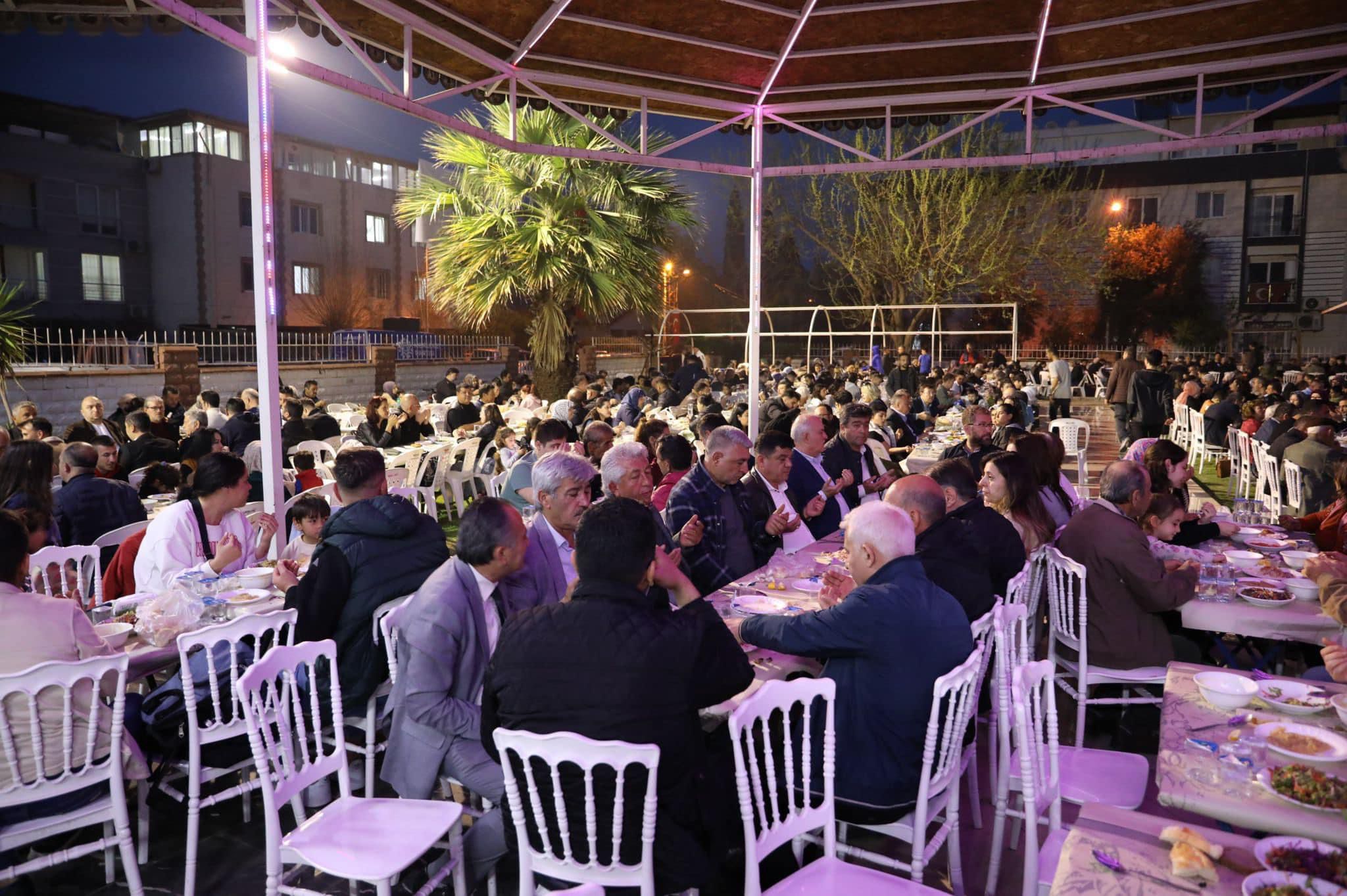  Aşağı Nazilli Esnafları iftarda bir araya geldi.
