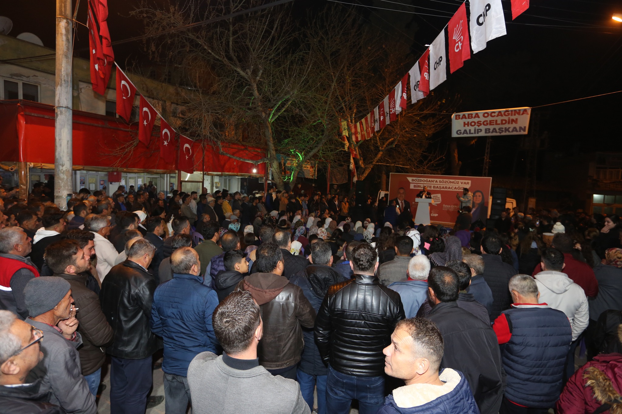 GALİP ÖZEL’E BABA OCAĞINDA BÜYÜK SEVGİ SELİ