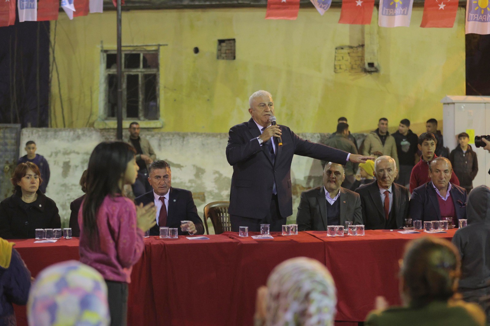 BAŞKAN ATAY ZİYARET ETTİĞİ MAHALLELERE YENİ MÜJDELER VERİYOR