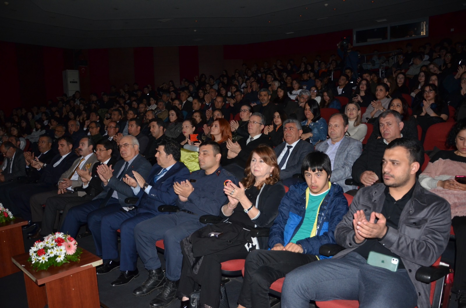 İlçe Milli Eğitim Bir ilke imza attı Nazilli'de Tiyatro Şenliği Başladı
