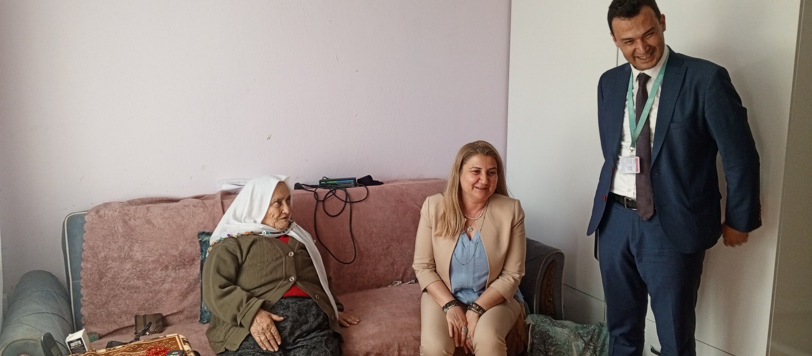 EVDE HASTA ZİYARETLERİ DEVAM EDİYOR