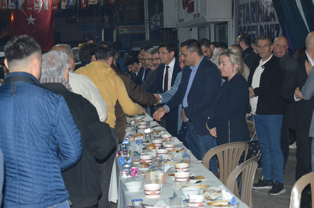 Esat Ergülerden 12 Bin kişilik iftar yemeği