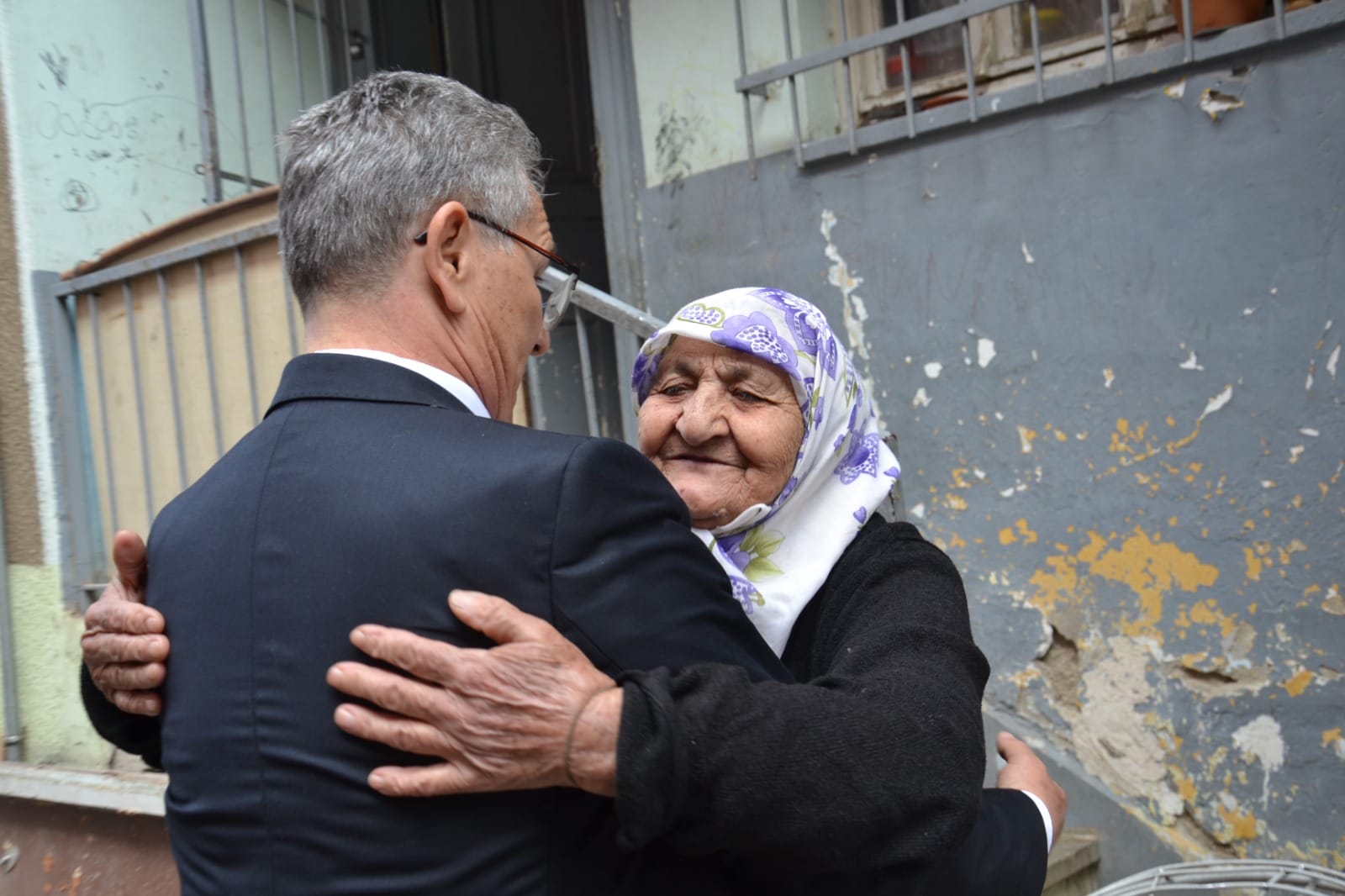 Tetik, Nazilli’de girilmedik sokak bırakmıyor