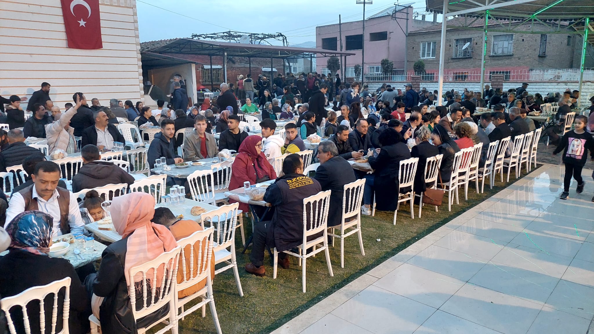  Aşağı Nazilli Esnafları iftarda bir araya geldi.