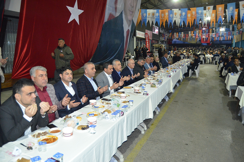 Esat Ergülerden 12 Bin kişilik iftar yemeği