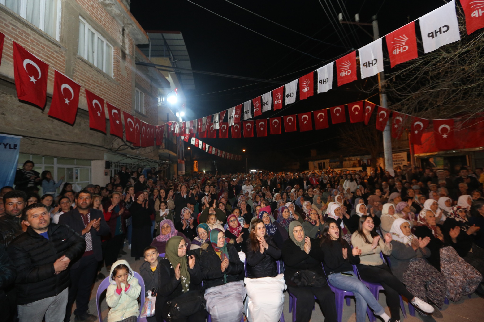 GALİP ÖZEL’E BABA OCAĞINDA BÜYÜK SEVGİ SELİ