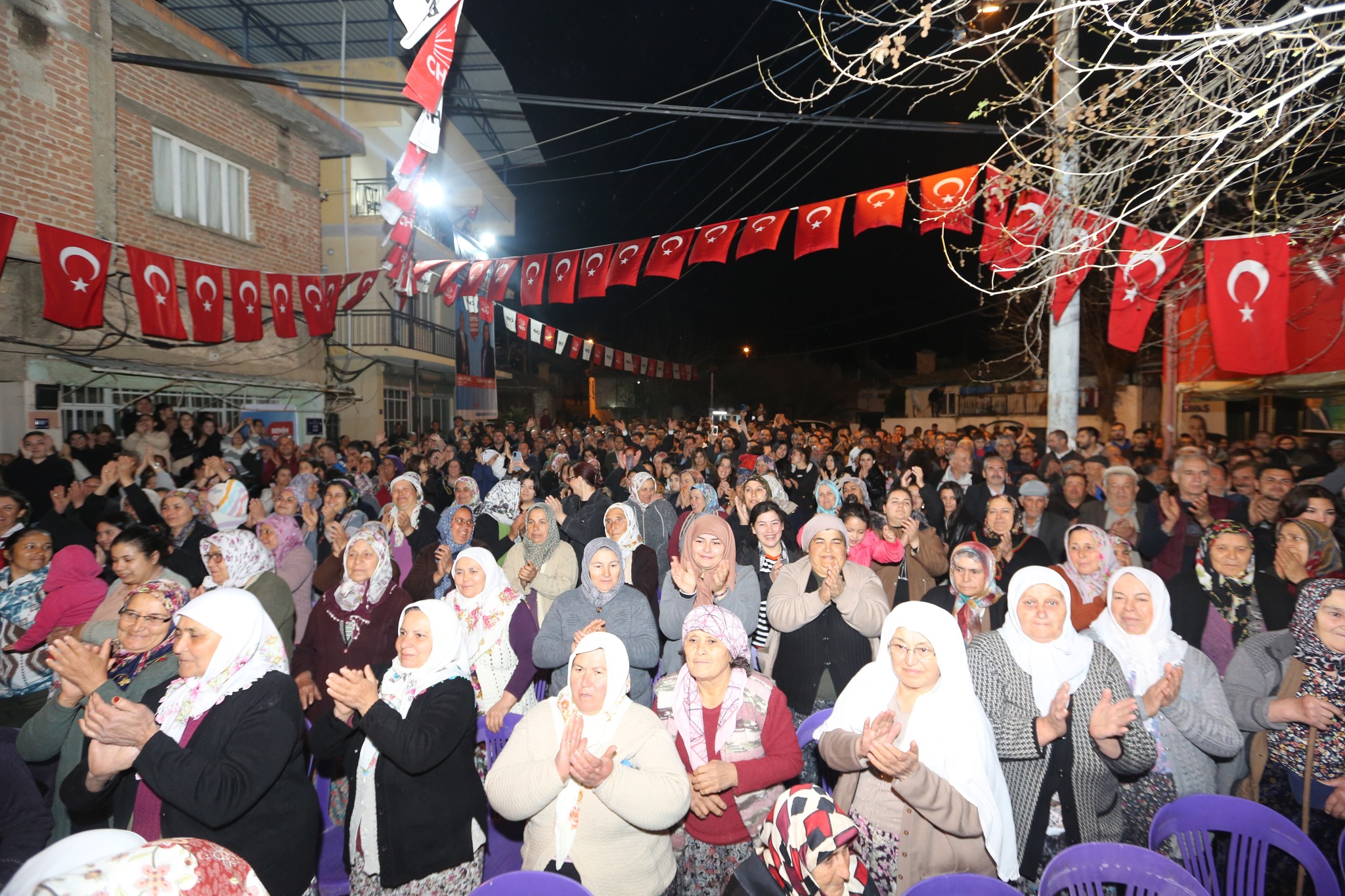 GALİP ÖZEL’E BABA OCAĞINDA BÜYÜK SEVGİ SELİ