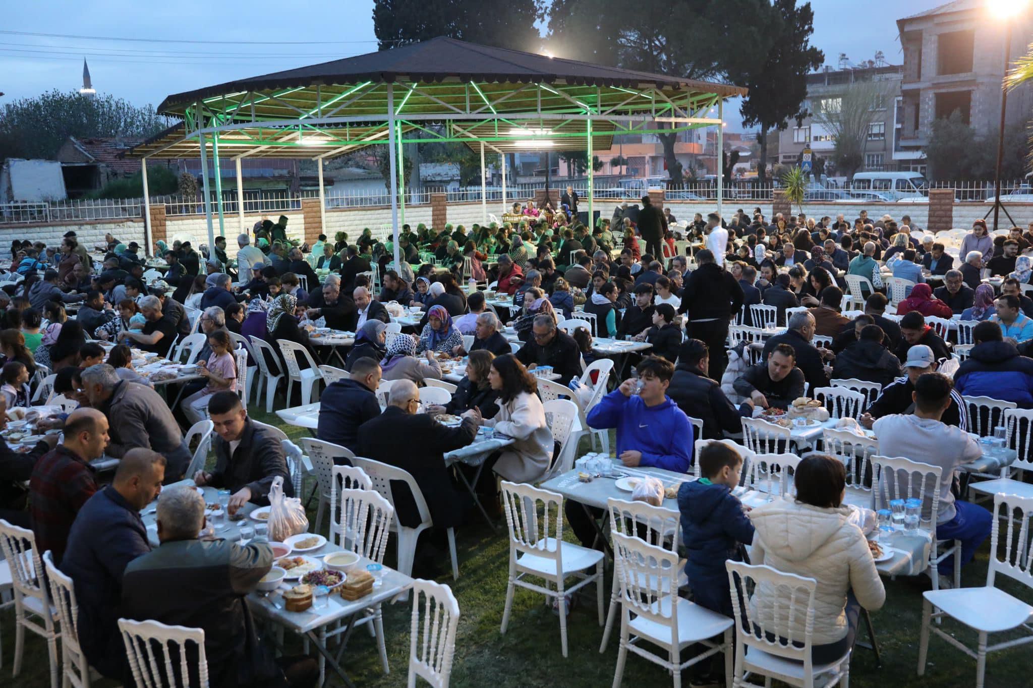  Aşağı Nazilli Esnafları iftarda bir araya geldi.