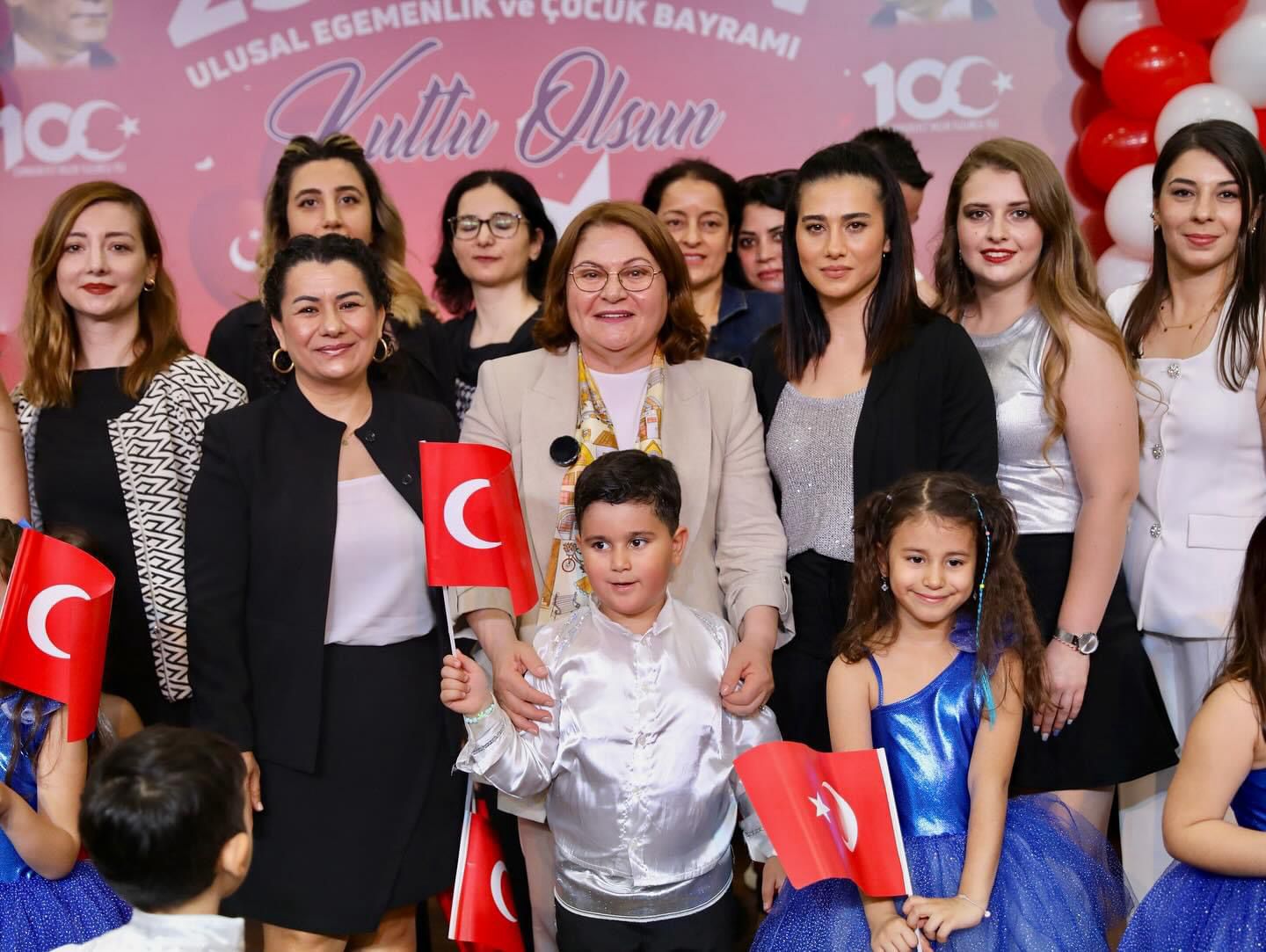 DİDİM’DE DENİZ YILDIZLARI KREŞ ÖĞRENCİLERİ 23 NİSAN’I KUTLADI