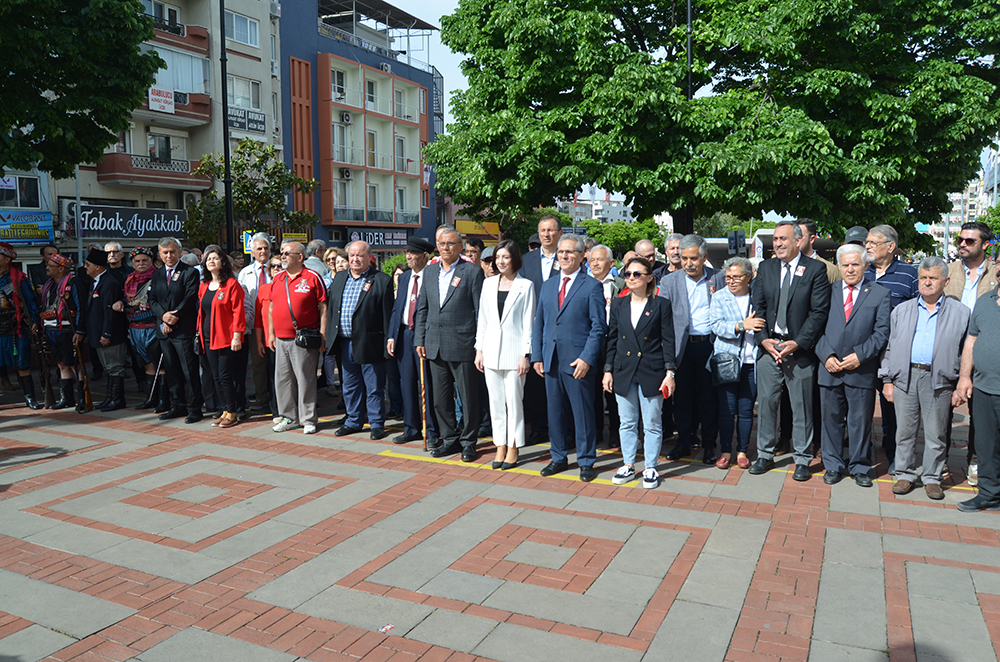 “ÇOCUKLARIMIZIN GÜLÜŞÜ HEP BAYRAM OLSUN”