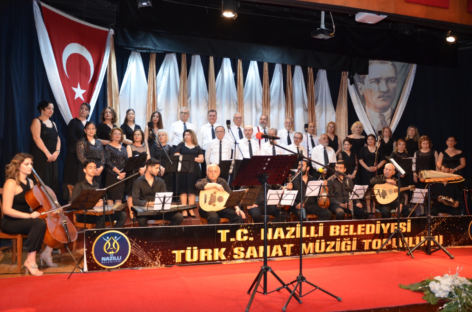 NAZİLLİ BELEDİYESİ TSM KOROSUNUN BAHAR KONSERİ BÜYÜLEDİ